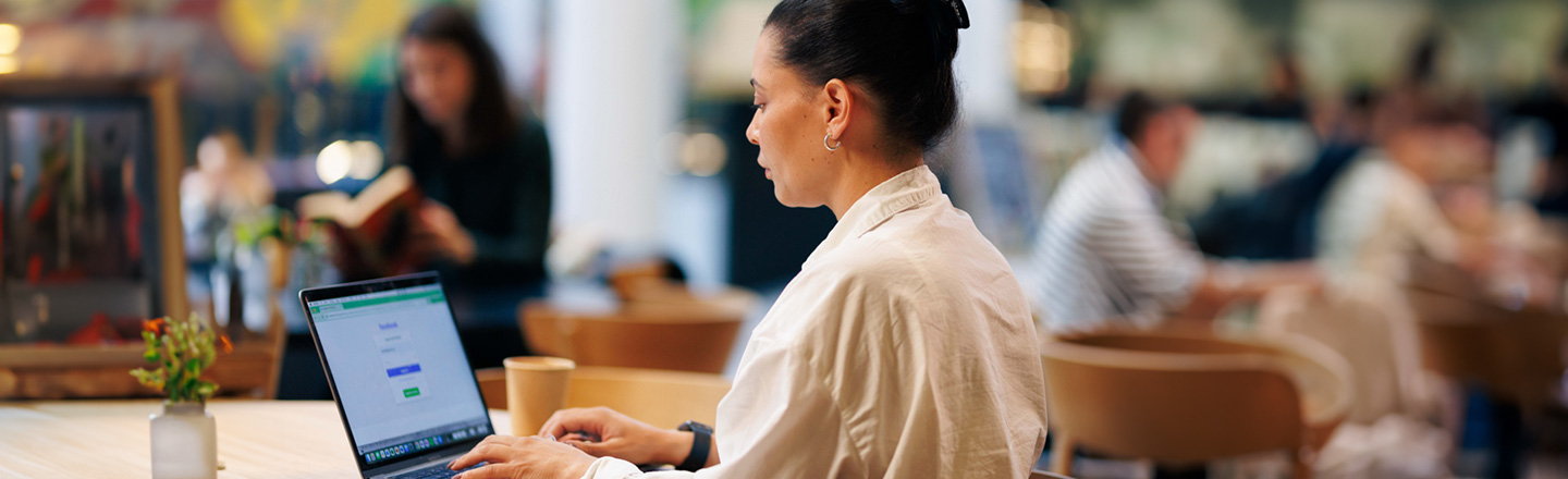 Bakgrunnsbilde for Bli med sikkerhetssjefen på wifi-sniffing: – De fleste aner ikke hvilken risiko de utsetter seg for!